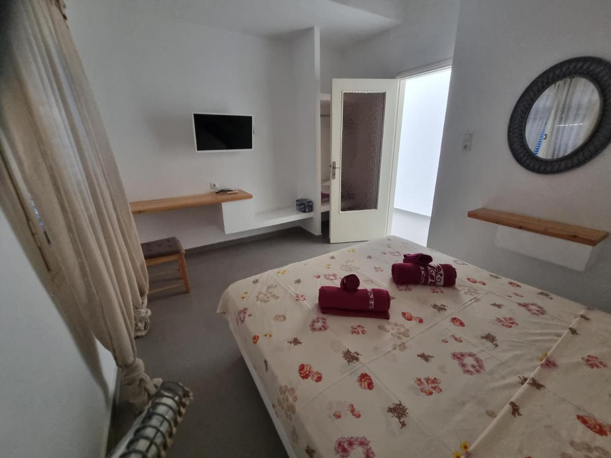 Santorini Pleasure Studios Fira  Eksteriør billede