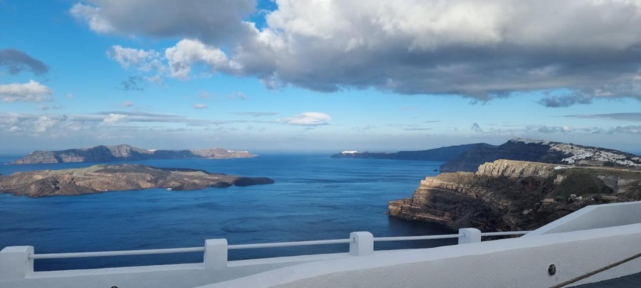 Santorini Pleasure Studios Fira  Eksteriør billede