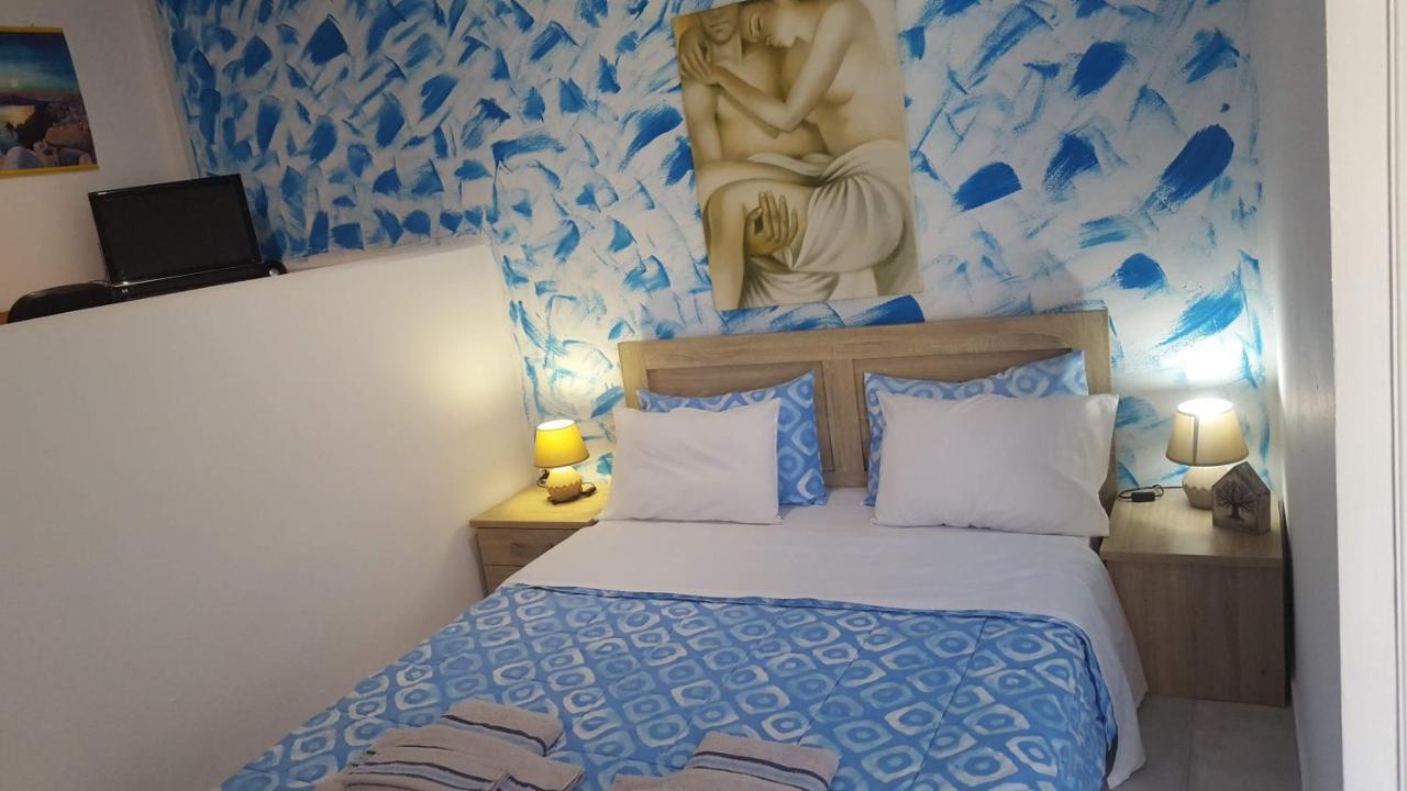 Santorini Pleasure Studios Fira  Eksteriør billede